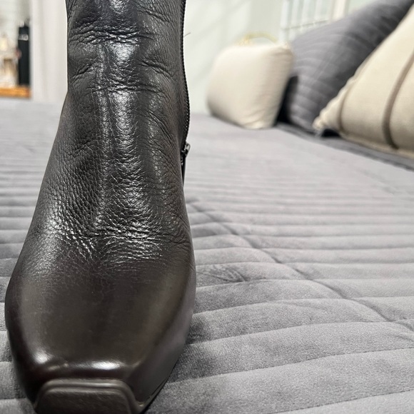 Kenneth Cole upper leather booties 3.5” heel , brown chocolate color. - Picture 6 of 7